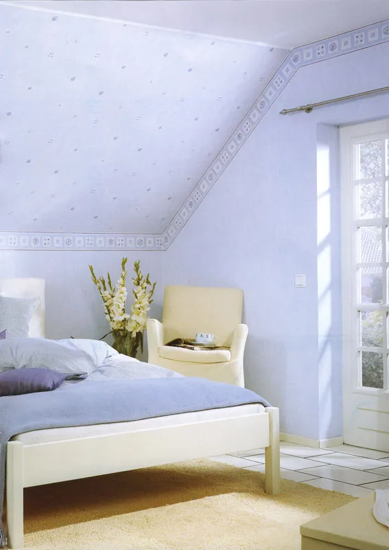Tapete in Flieder im Schlafzimmer