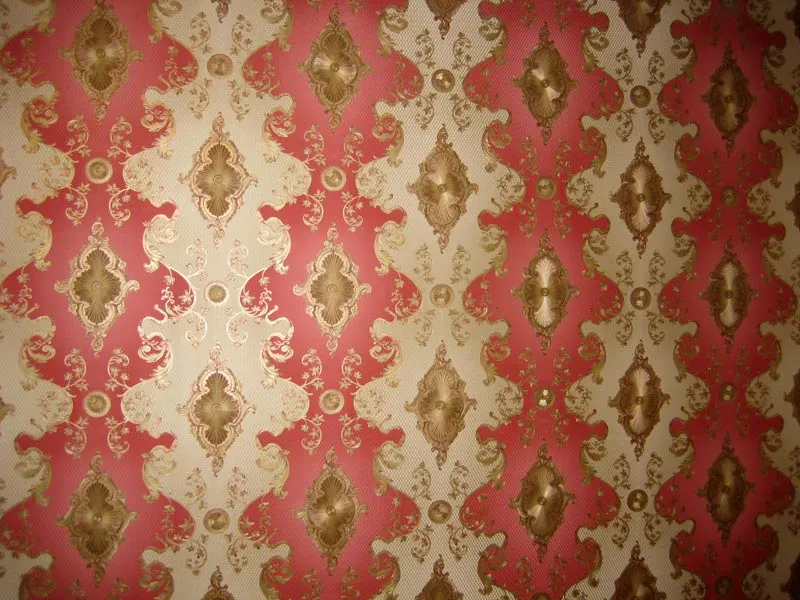 Barocke Mustertapete in Rot und Gold